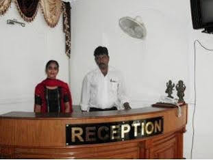 Hotel Neelkanth ラクナウ エクステリア 写真